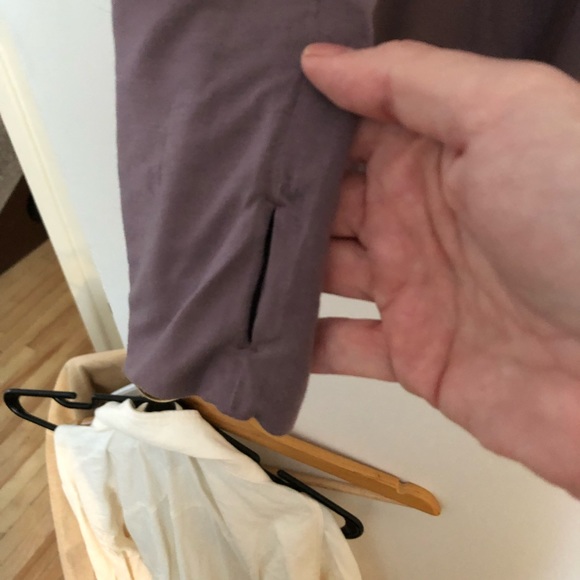 Women’s Lululemon long sleeve shirt. Size 8/10 - Picture 5 of 6